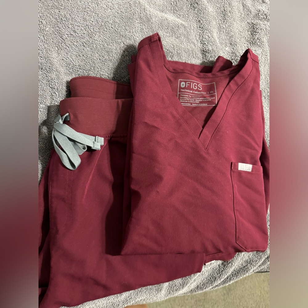Figs xl set burgundy Zamora top and joggers